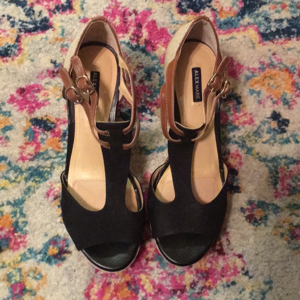 Tan color wedge size 8